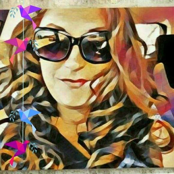 Meet your Posher, Nicole - Picture 1 of 1